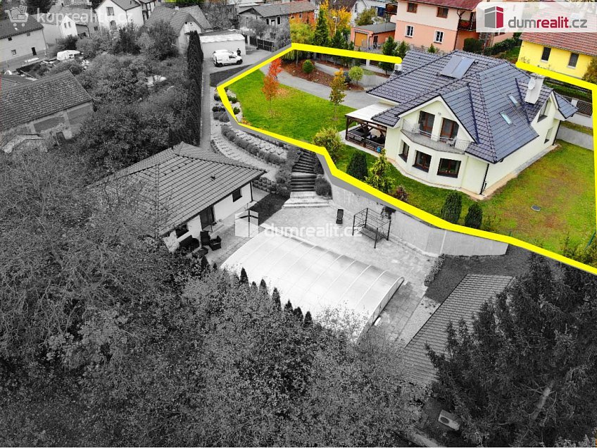 Prodej  rodinného domu 261 m^2 K úvozu, Praha-Lochkov 