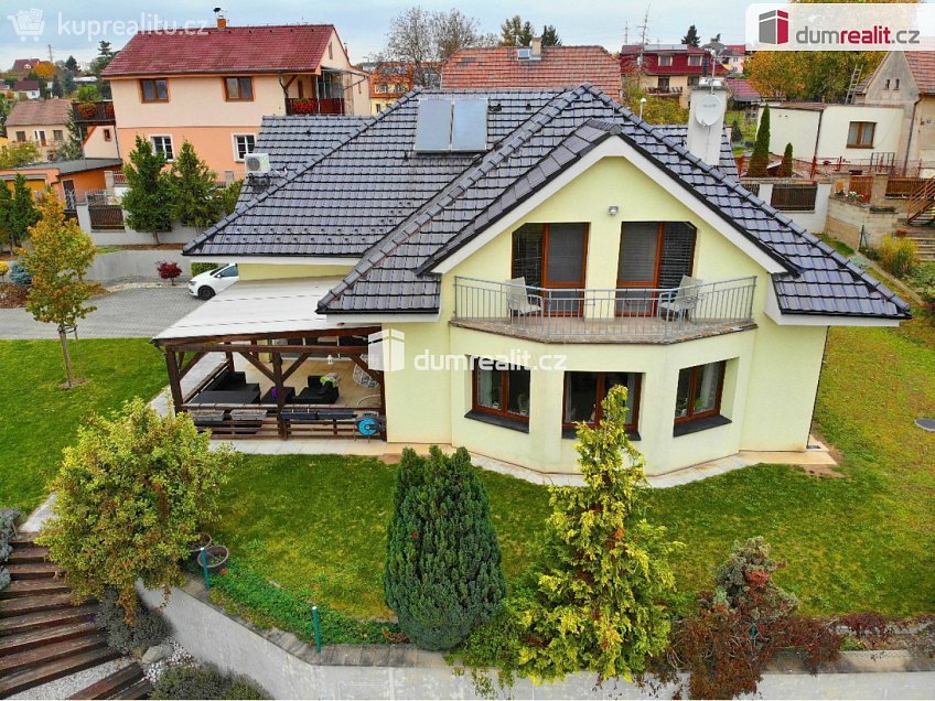 Prodej  rodinného domu 261 m^2 K úvozu, Praha-Lochkov 