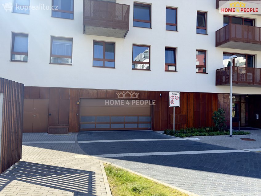 Pronájem  garáže 14 m^2 Kardausova, Praha-Dolní Měcholupy 