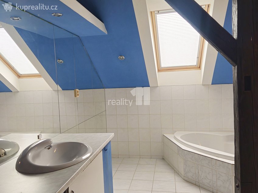 Pronájem bytu 2+kk 74 m^2 Karoliny Světlé, Kolín 