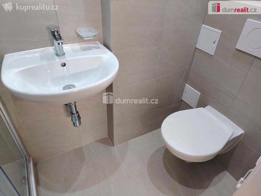 Pronájem bytu 1+kk 29 m^2 Zelená, Děčín 