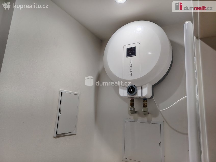 Pronájem bytu 1+kk 29 m^2 Zelená, Děčín 