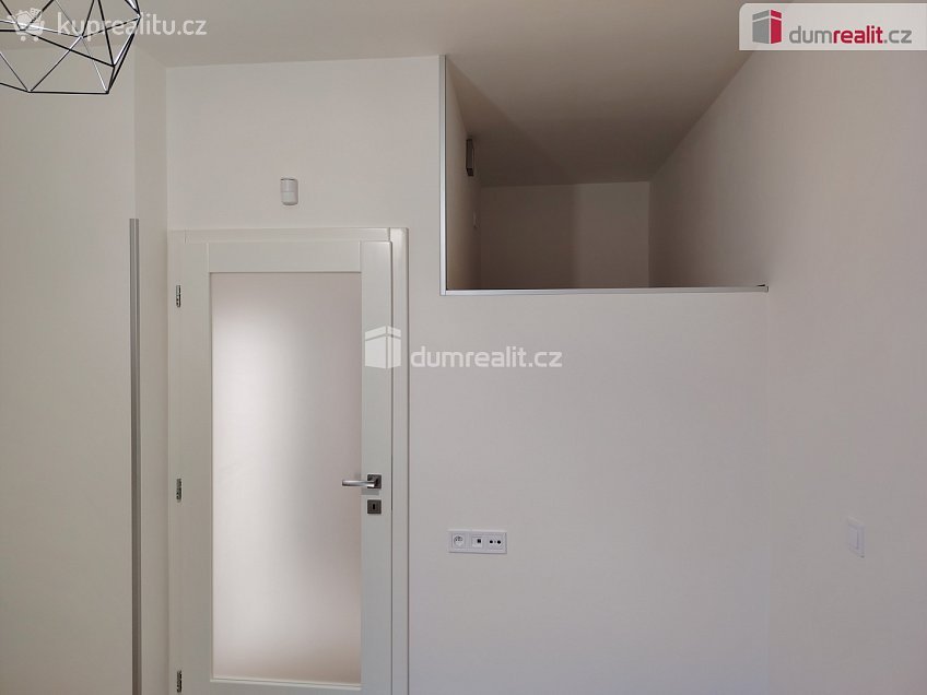 Pronájem bytu 1+kk 29 m^2 Zelená, Děčín 