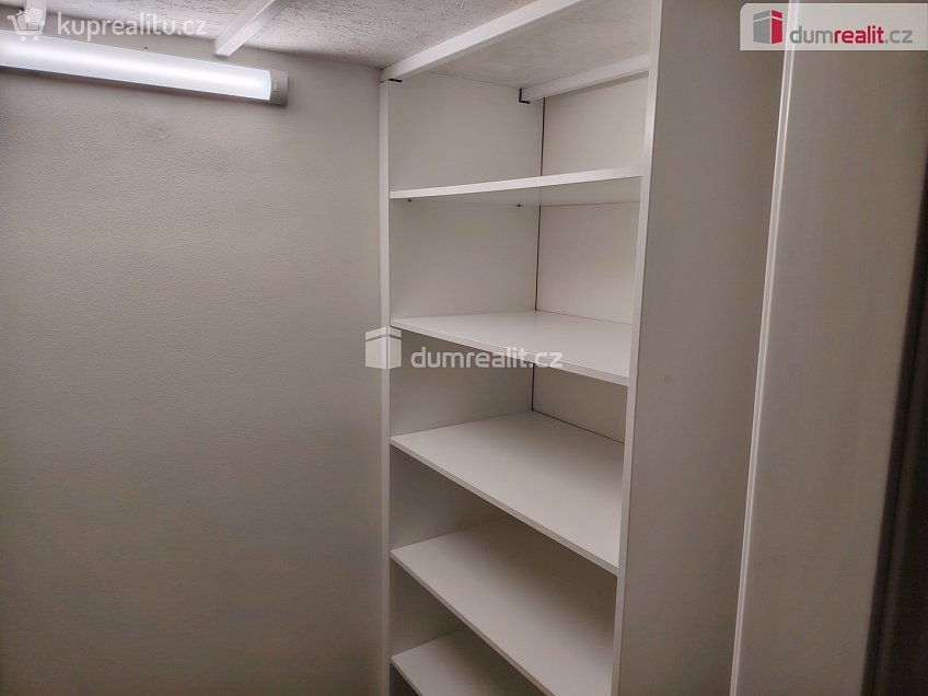 Pronájem bytu 1+kk 29 m^2 Zelená, Děčín 