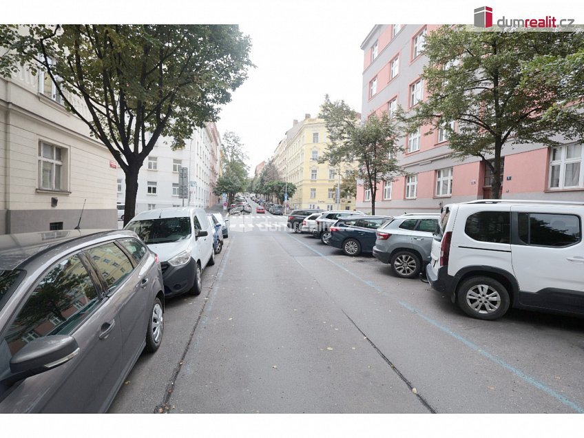 Pronájem bytu 2+kk 51 m^2 Čajkovského, Praha 3 