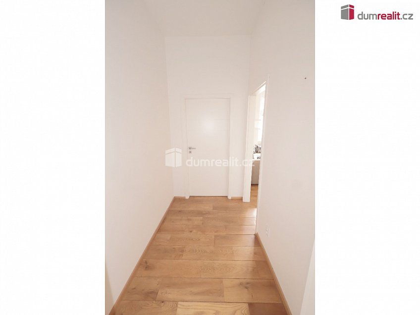 Pronájem bytu 2+kk 51 m^2 Čajkovského, Praha 3 