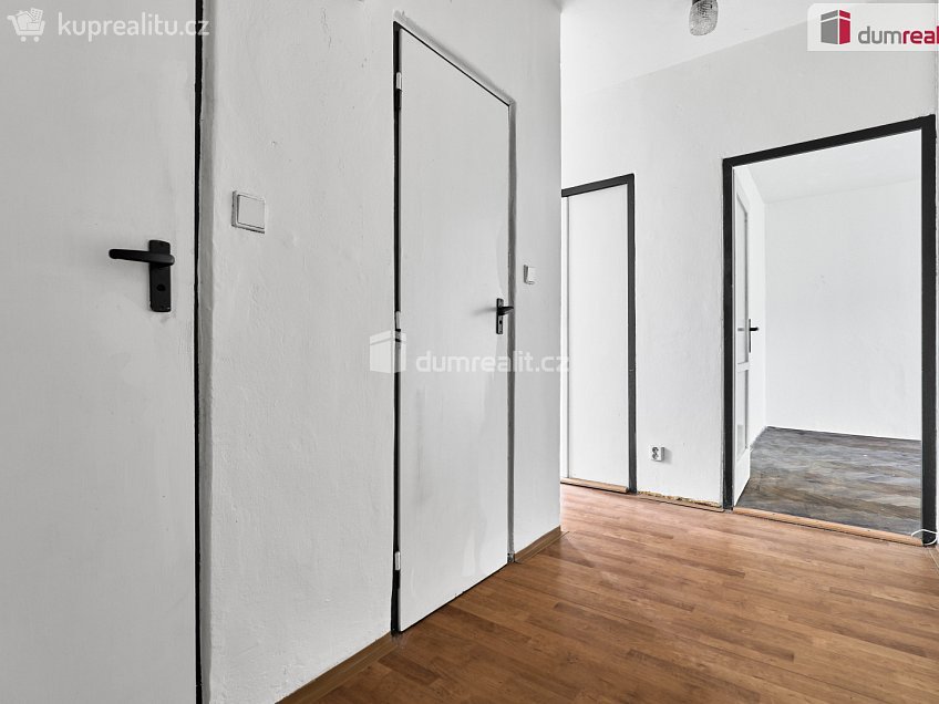 Prodej bytu 3+1 70 m^2 Kollárova, Ostrov 