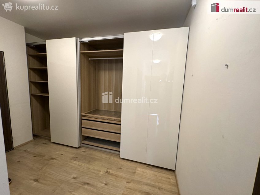 Pronájem bytu 3+kk 86 m^2 Honzíkova, Praha-Dolní Měcholupy 
