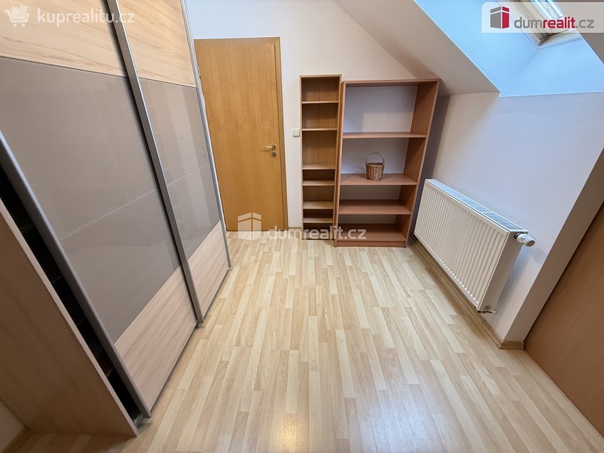 Pronájem bytu 2+kk 54 m^2 Pod valem, Praha-Štěrboholy 