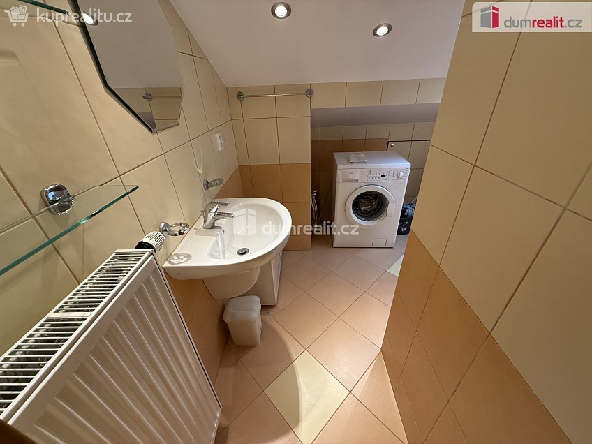 Pronájem bytu 2+kk 54 m^2 Pod valem, Praha-Štěrboholy 