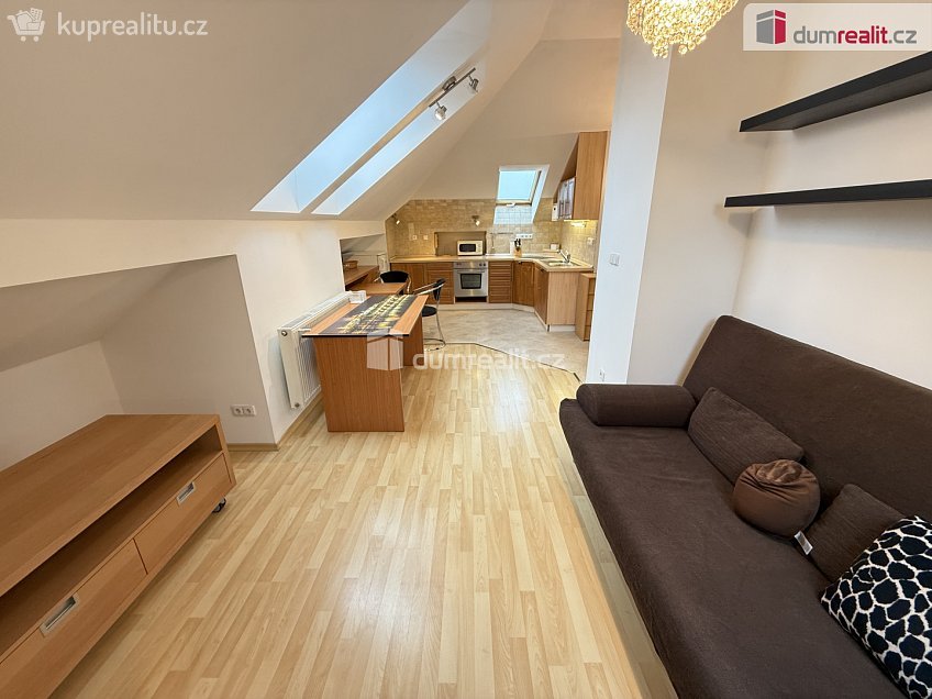 Pronájem bytu 2+kk 54 m^2 Pod valem, Praha-Štěrboholy 