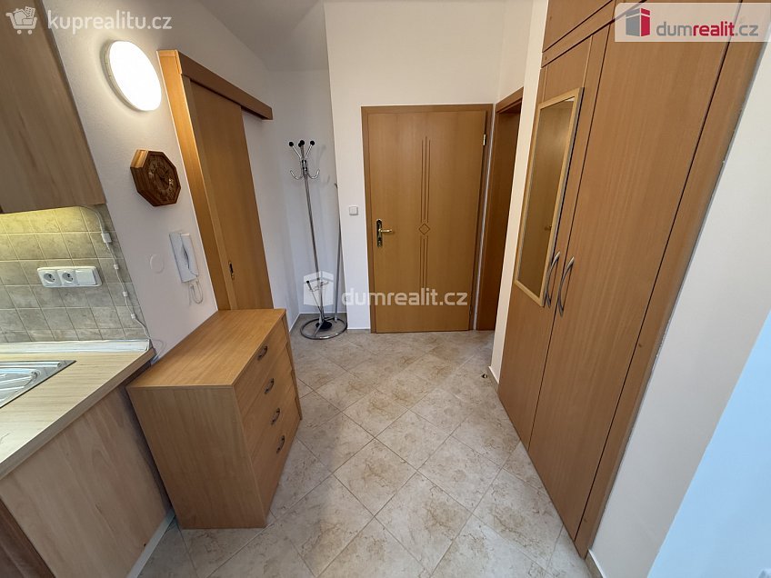 Pronájem bytu 2+kk 54 m^2 Pod valem, Praha-Štěrboholy 