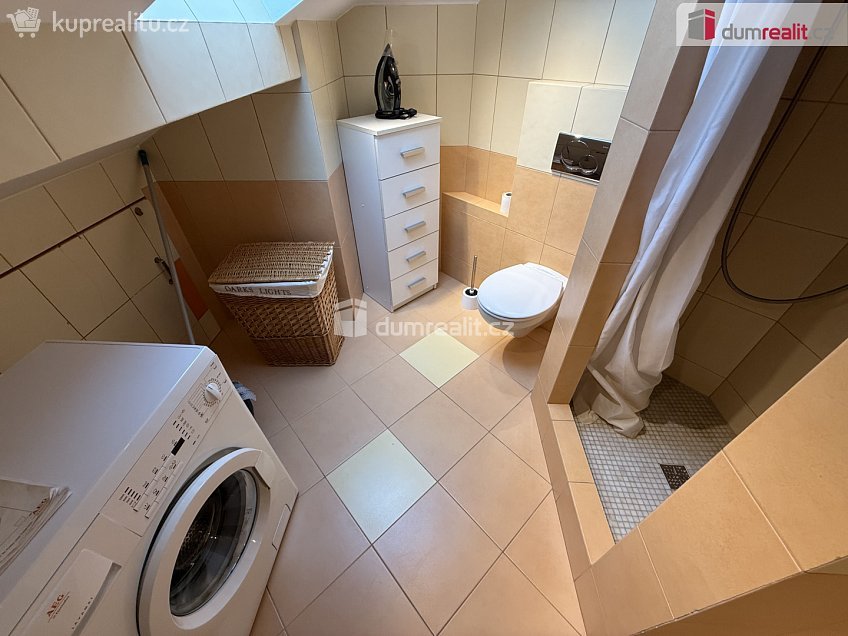 Pronájem bytu 2+kk 54 m^2 Pod valem, Praha-Štěrboholy 