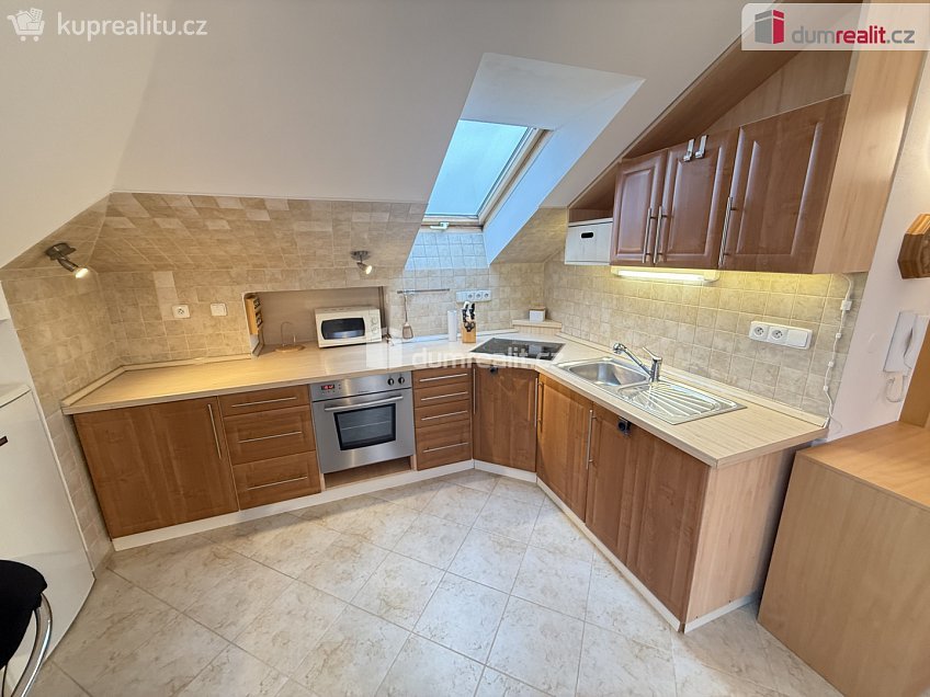 Pronájem bytu 2+kk 54 m^2 Pod valem, Praha-Štěrboholy 