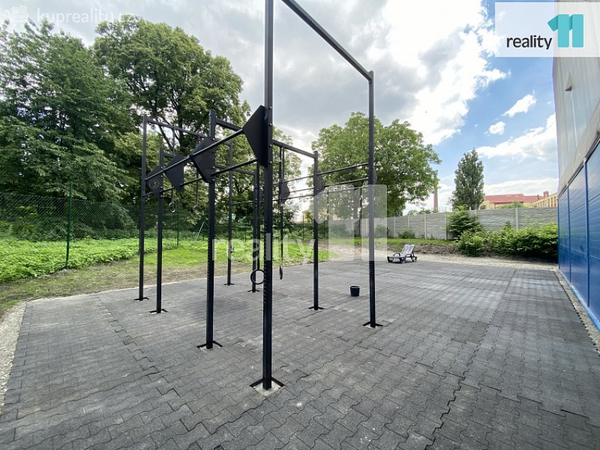 Pronájem  obchodních prostor 1000 m^2 Jaroňkova, Ostrava 