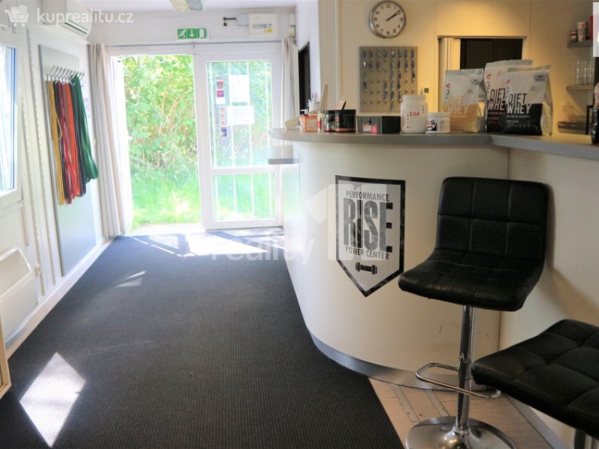 Pronájem  obchodních prostor 1000 m^2 Jaroňkova, Ostrava 