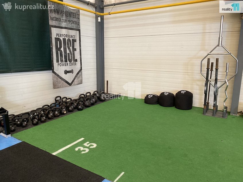 Pronájem  obchodních prostor 1000 m^2 Jaroňkova, Ostrava 