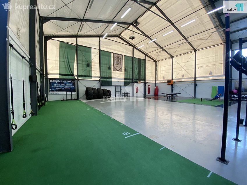 Pronájem  obchodních prostor 1000 m^2 Jaroňkova, Ostrava 