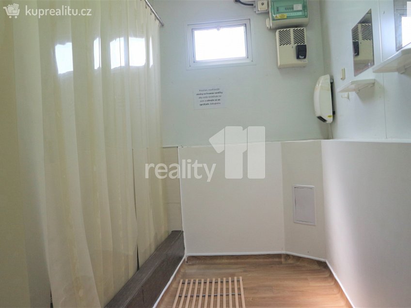 Pronájem  obchodních prostor 1000 m^2 Jaroňkova, Ostrava 