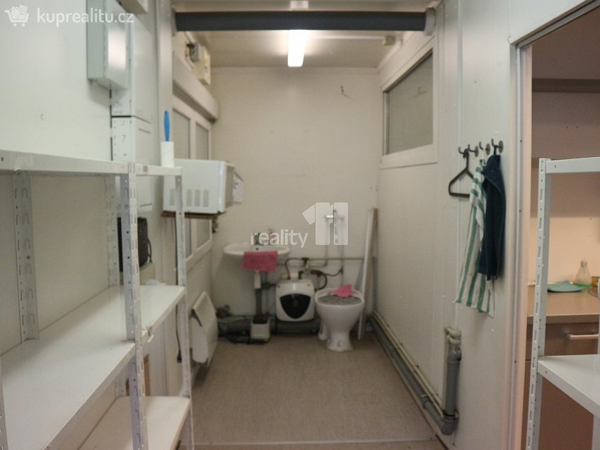 Pronájem  obchodních prostor 1000 m^2 Jaroňkova, Ostrava 