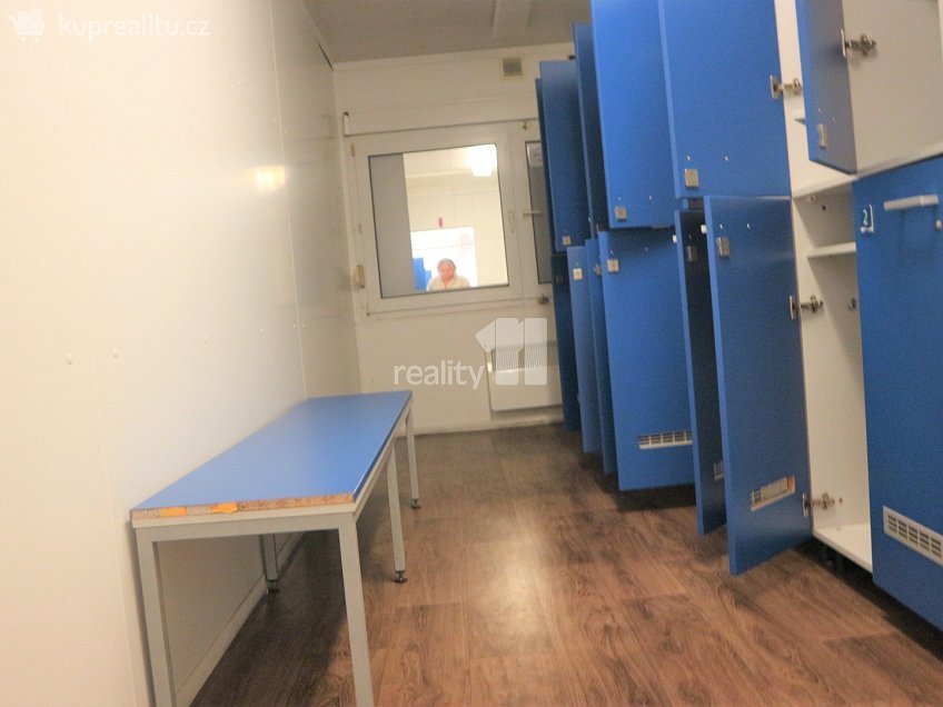 Pronájem  obchodních prostor 1000 m^2 Jaroňkova, Ostrava 