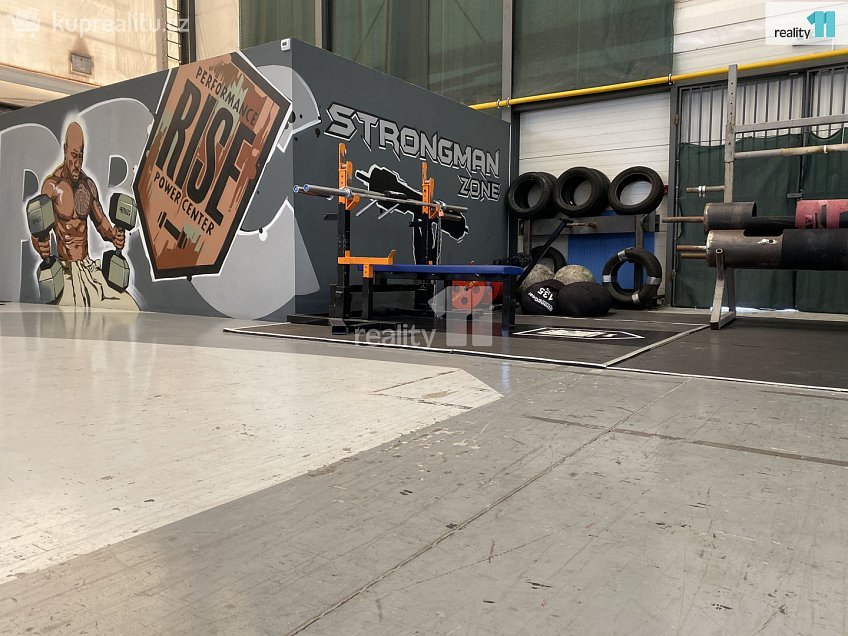 Pronájem  obchodních prostor 1000 m^2 Jaroňkova, Ostrava 