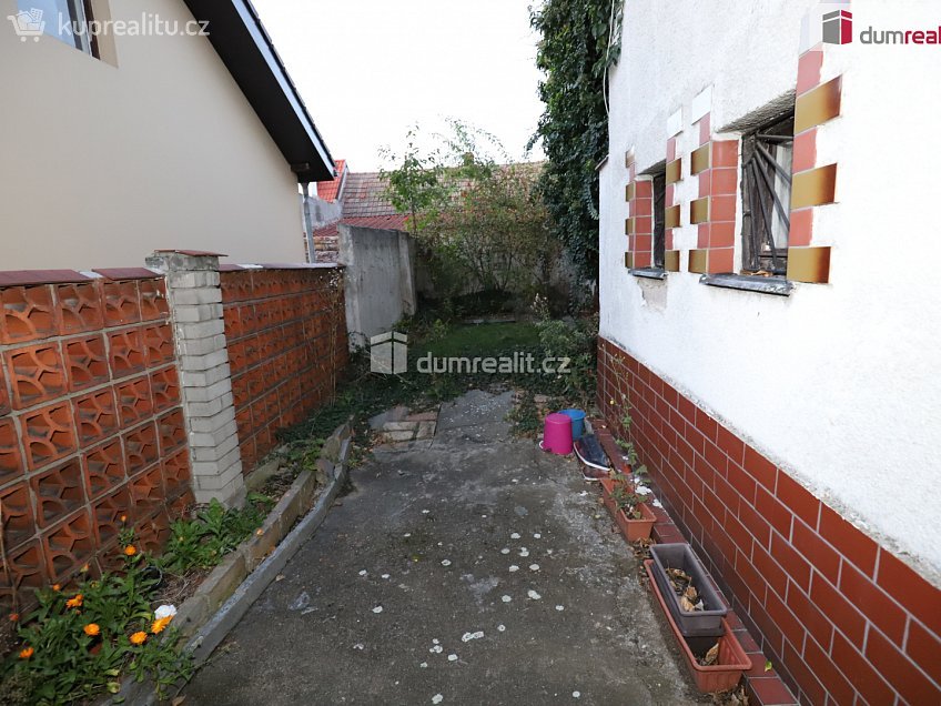 Prodej  rodinného domu 60 m^2 Holenická, Praha 19 