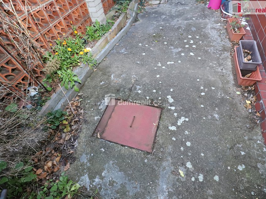 Prodej  rodinného domu 60 m^2 Holenická, Praha 19 