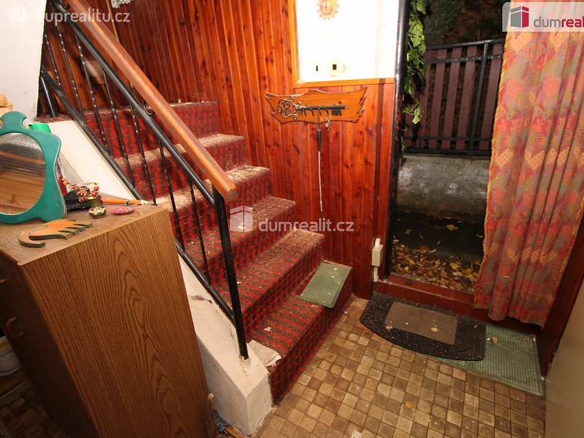 Prodej  rodinného domu 60 m^2 Holenická, Praha 19 