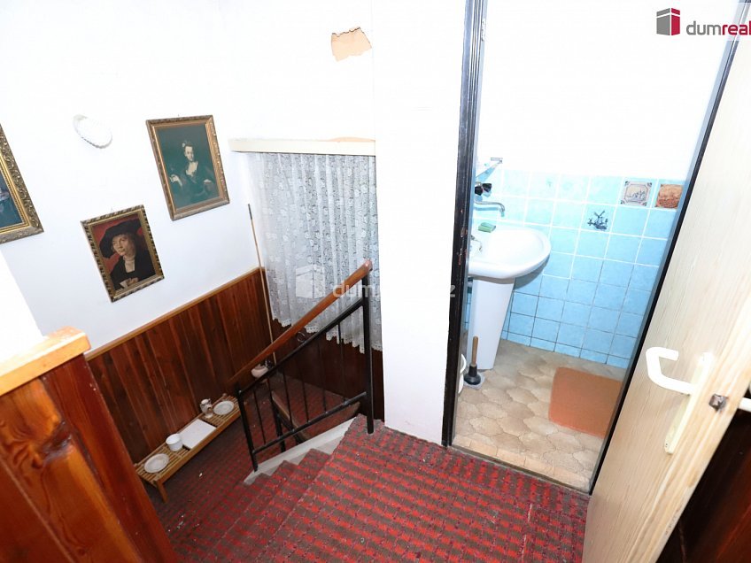 Prodej  rodinného domu 60 m^2 Holenická, Praha 19 