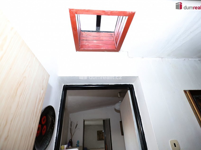 Prodej  rodinného domu 60 m^2 Holenická, Praha 19 