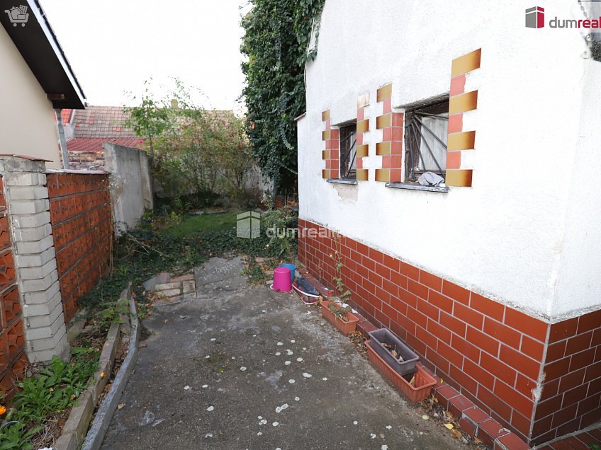 Prodej  rodinného domu 60 m^2 Holenická, Praha 19 