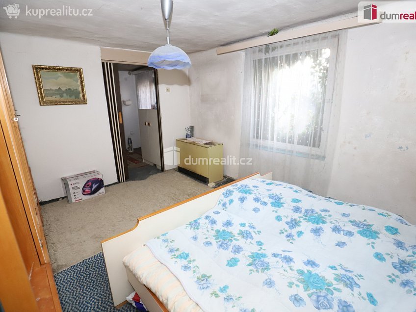 Prodej  rodinného domu 60 m^2 Holenická, Praha 19 