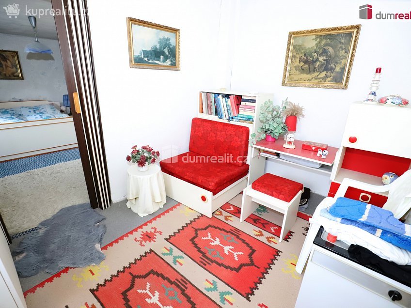 Prodej  rodinného domu 60 m^2 Holenická, Praha 19 