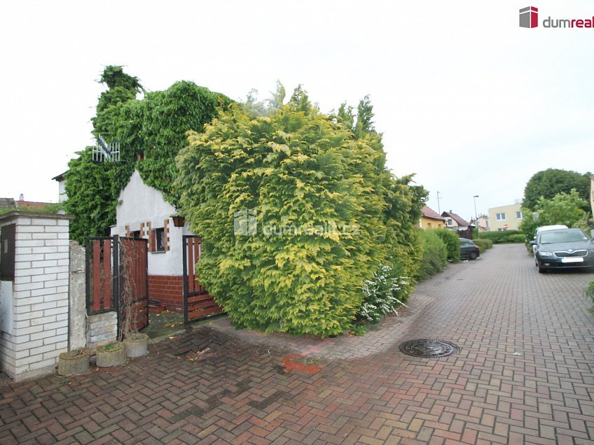 Prodej  rodinného domu 60 m^2 Holenická, Praha 19 