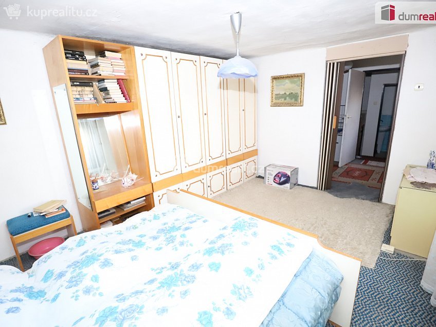 Prodej  rodinného domu 60 m^2 Holenická, Praha 19 