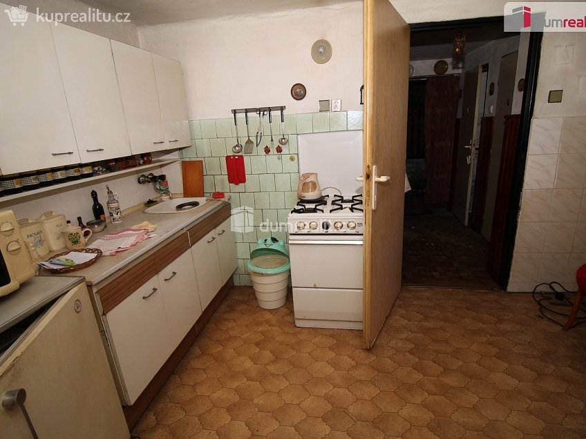 Prodej  rodinného domu 60 m^2 Holenická, Praha 19 