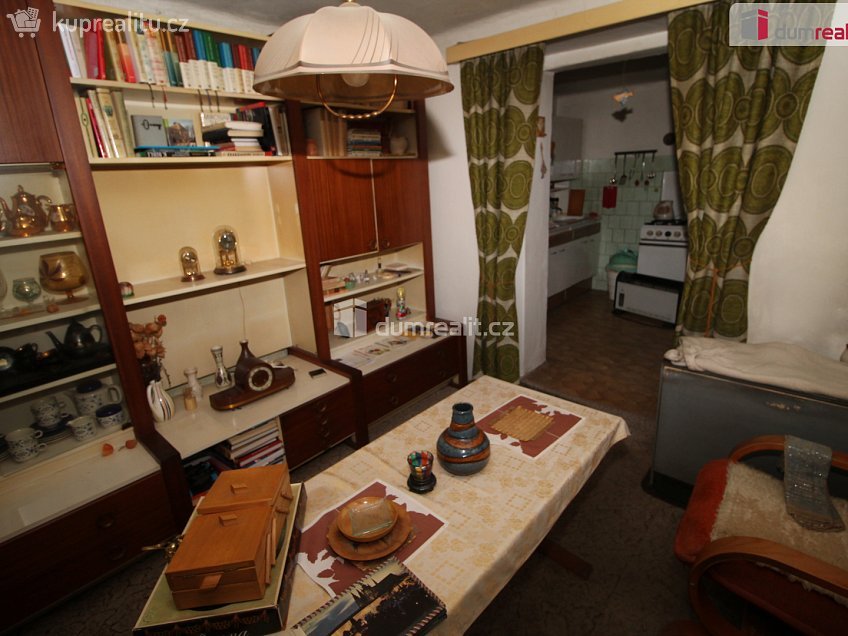 Prodej  rodinného domu 60 m^2 Holenická, Praha 19 