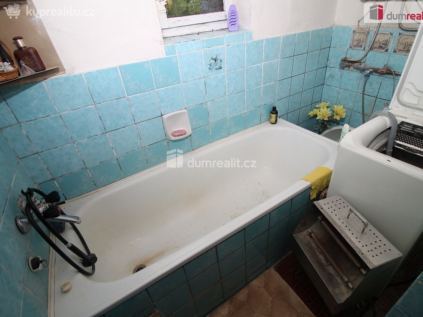 Prodej  rodinného domu 60 m^2 Holenická, Praha 19 