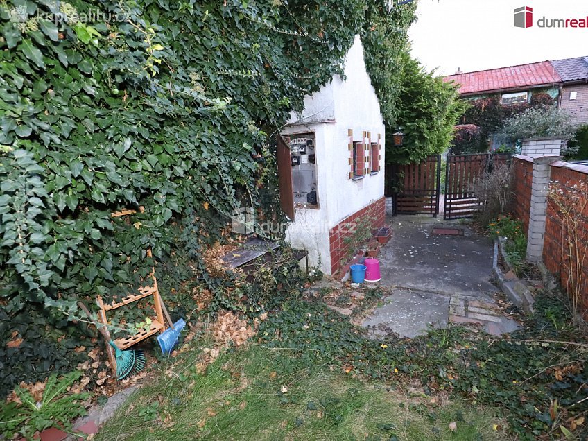 Prodej  rodinného domu 60 m^2 Holenická, Praha 19 