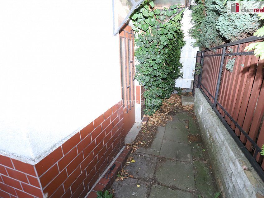 Prodej  rodinného domu 60 m^2 Holenická, Praha 19 