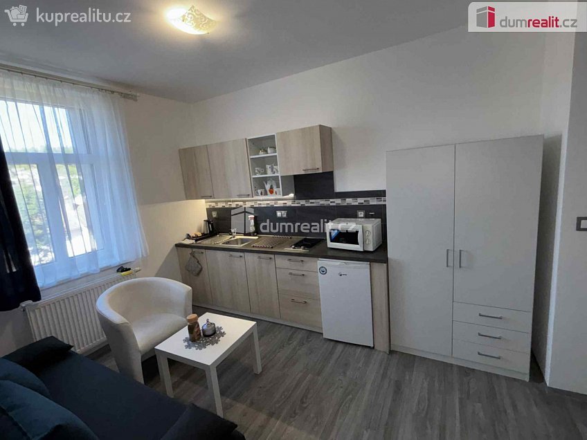 Pronájem bytu 2+kk 30 m^2 Zatloukalova, Luhačovice 