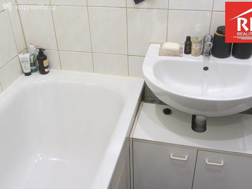 Pronájem bytu 1+1 39 m^2 K. Kučery, Karlovy Vary 