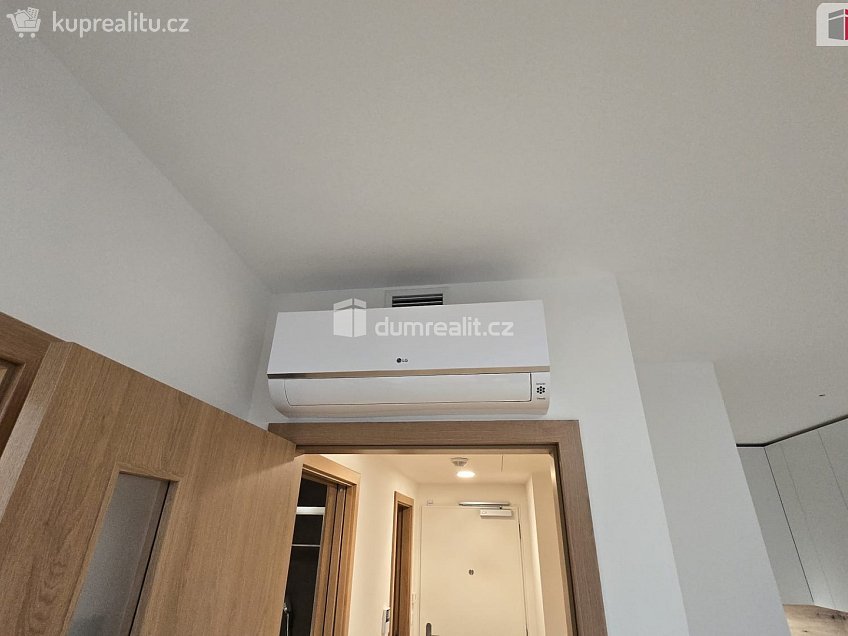 Pronájem bytu 2+kk 52 m^2 Šrámkové, Praha 3 