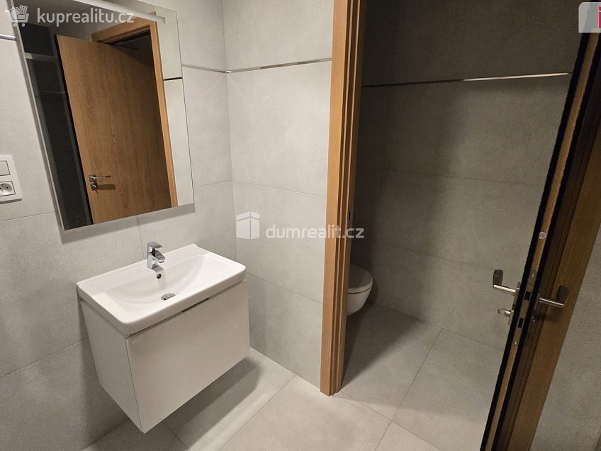 Pronájem bytu 2+kk 52 m^2 Šrámkové, Praha 3 