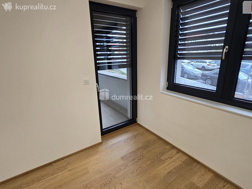 Pronájem bytu 2+kk 52 m^2 Šrámkové, Praha 3 