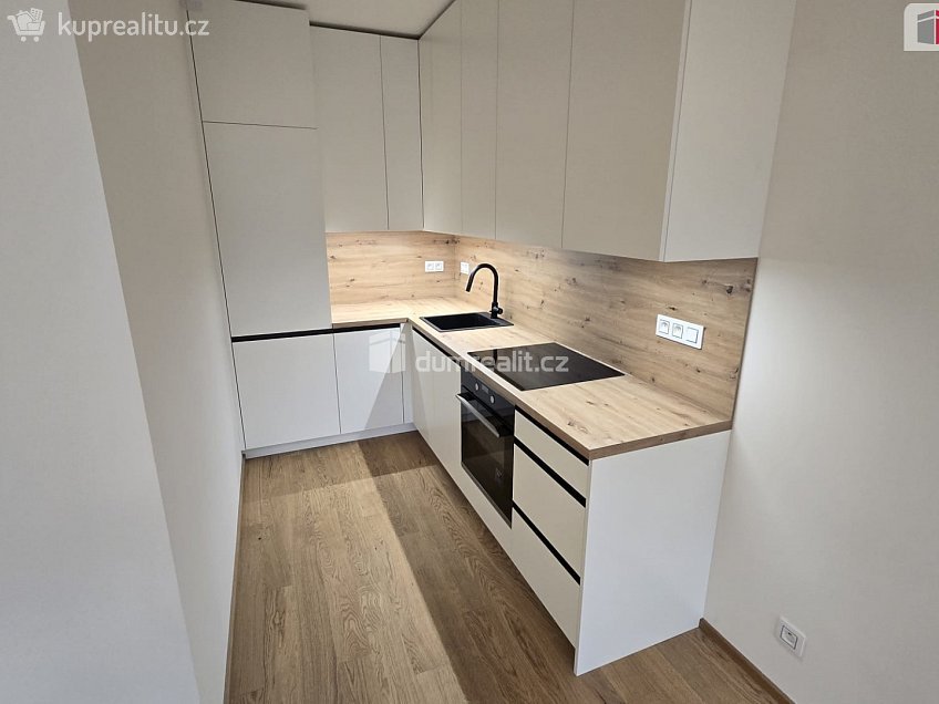 Pronájem bytu 2+kk 52 m^2 Šrámkové, Praha 3 