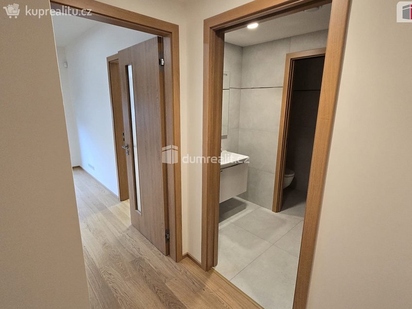 Pronájem bytu 2+kk 52 m^2 Šrámkové, Praha 3 