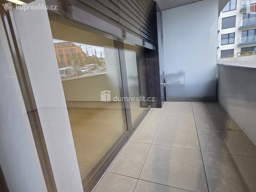 Pronájem bytu 2+kk 52 m^2 Šrámkové, Praha 3 