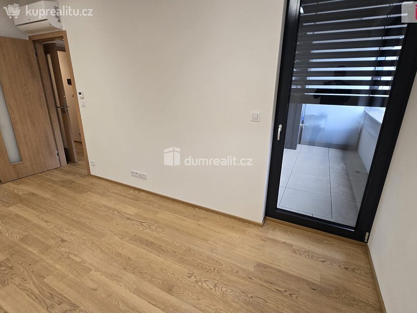 Pronájem bytu 2+kk 52 m^2 Šrámkové, Praha 3 